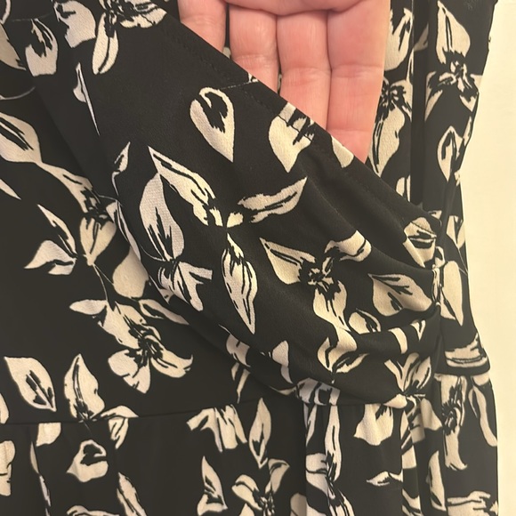 Women’s Sleeveless Jumpsuit, Size Large. Black, With Cream Floral Design. - Picture 3 of 7